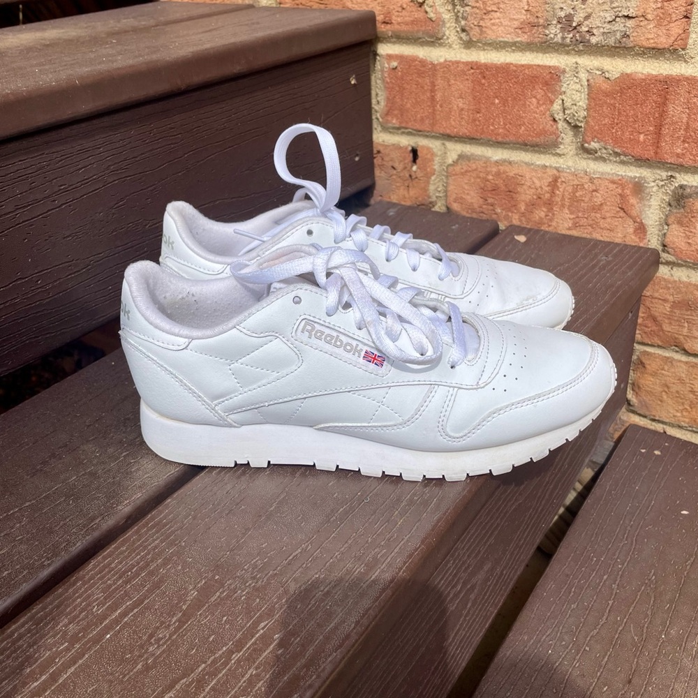 Woman’s Reebok White Leather women’s Classic Low-Top Sneakers